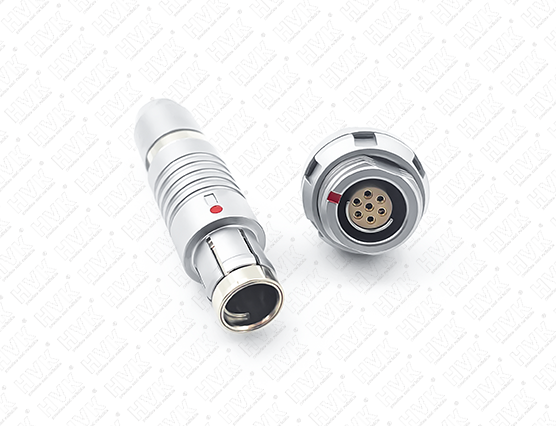 在設計圓形連接器時應考慮哪些電氣特性？